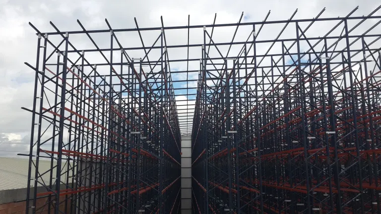 Bodega autoportante en construcción