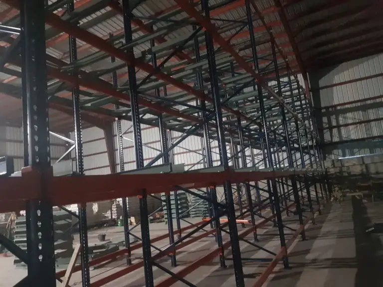 Montaje de rack selectivo en el exterior