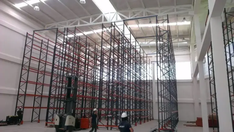 Rack selectivo de gran altura en montaje