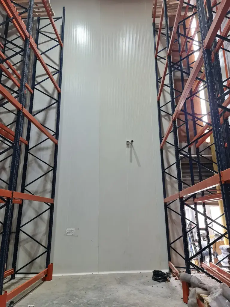 Bastidores con protectores en la base