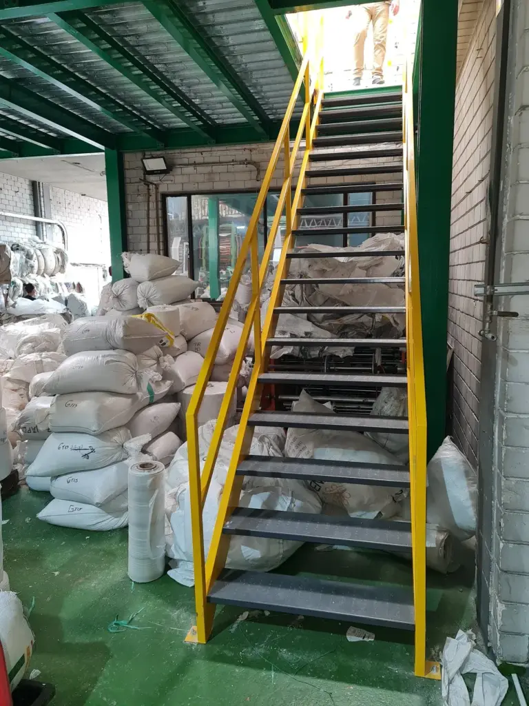 Escalera con pasamanos
