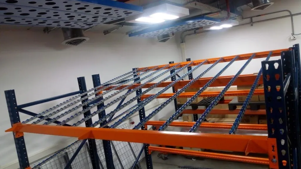 Carton flow instalado en zona de picking