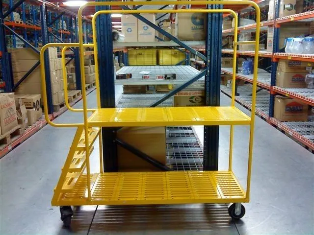 Carro de picking de dos niveles con escalera
